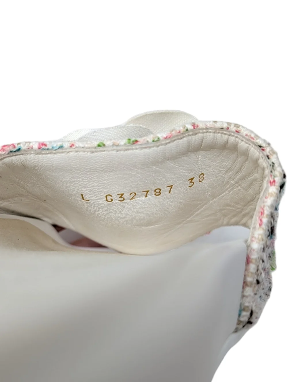 Chanel Camellia Tweed CC Logo Slide Rainbow White Rubber Pool Sandal 38 | 7.5 - Picture 10 of 13